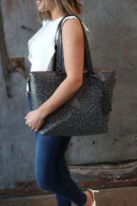 Bolso grande Jane de cuero perforado - Imagen 1 de 27