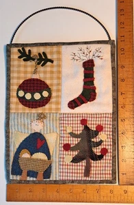 Appendiabiti da parete natalizio patchwork fatto a mano vintage anni 90 ~ 11" x 8" - Foto 1 di 5