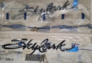 NOS Side Door Emblems Buick Skylark 92 93 94 95 96 97 98 1992 1993 1995 1998 - Bild 1 von 3