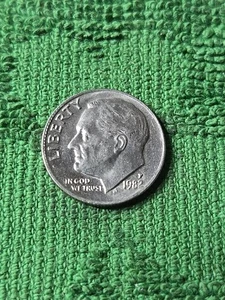 1982 P Roosevelt Dime Circulated - Picture 1 of 2