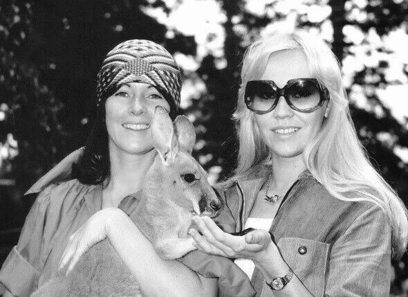 Anni-Frid and Agneta Unsigned 6" x 4" Photo - ABBA *10 - 100% to Cancer Charity - Image 1 of 1