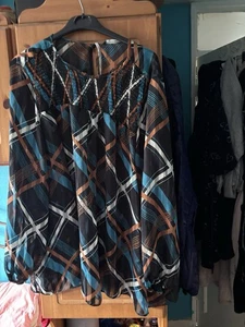 Ladies Blouse Size 24 - Picture 1 of 3