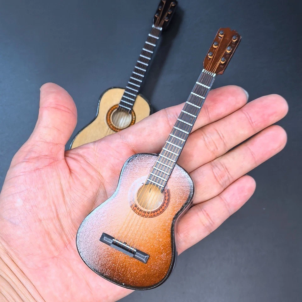 Mini guitare décorative modèle avec support idéal pour salles de musique ou b - Photo 1/4