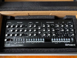 ROLAND SE-02 BOUTIQUE STUDIO ELECTRONICS ANALOG SYNTHESIZER  - Picture 1 of 1