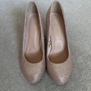New Look Love Comfort Wide Fit Metallic Rose Gold Ladies Heeled Shoe UK Size 6 - Picture 1 of 10