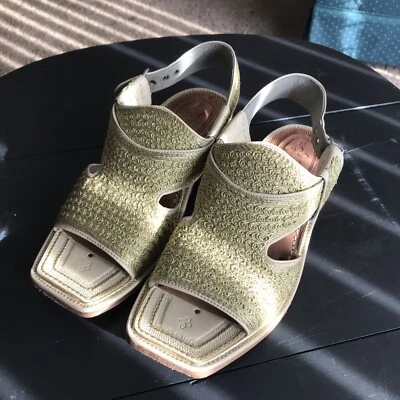 SANDALIA DE CUERO HECHA A MANO HILO DORADO Y TILLA WORK HOMBRES TALLA 9 EE. UU. Juegos con disfraces Foto 1 de 4