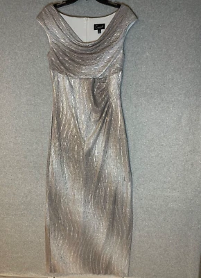 Maxi Vestido Connected Apparel Cuello Capucha Plateado Talla 4 Baile de graduación Regreso a Casa Boda Foto 1 de 4