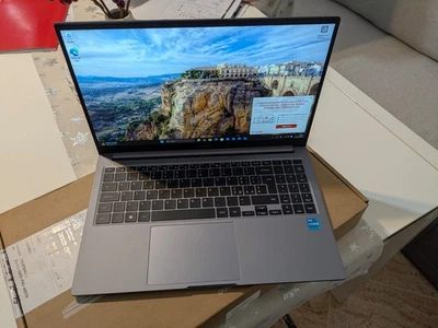 Samsung Galaxy Book4 15.6 i3-1315U 8GB RAM 256GB SSD Windows 11 Home - Immagine 1 di 4