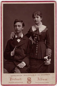 PORTRAIT EINES JUGENDLICHEN BRUDERS UND EINER SCHWESTER IN GAND, BELGIEN: KABINETTKARTE - Bild 1 von 3