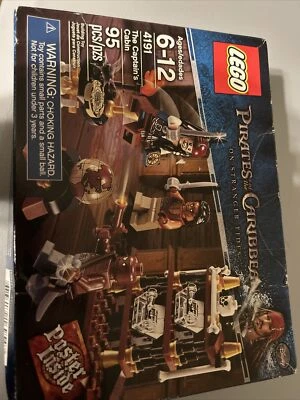 LEGO Piratas del Caribe: Cabaña del Capitán (4191) Caja Tiene Desgaste de Estante Foto 1 de 4