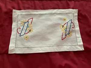 Vintage hand embroidered Dressing Table Cloth -1940s - Picture 1 of 2