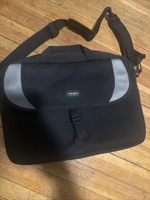 Targus Bolso Mensajero para Laptop Gris/Negro Neopreno (CVR200) 16”X12” Foto 1 de 4