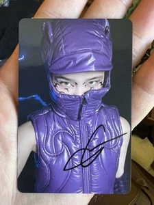 Kcon La Cocona signiert Lucky Draw  - Bild 1 von 3