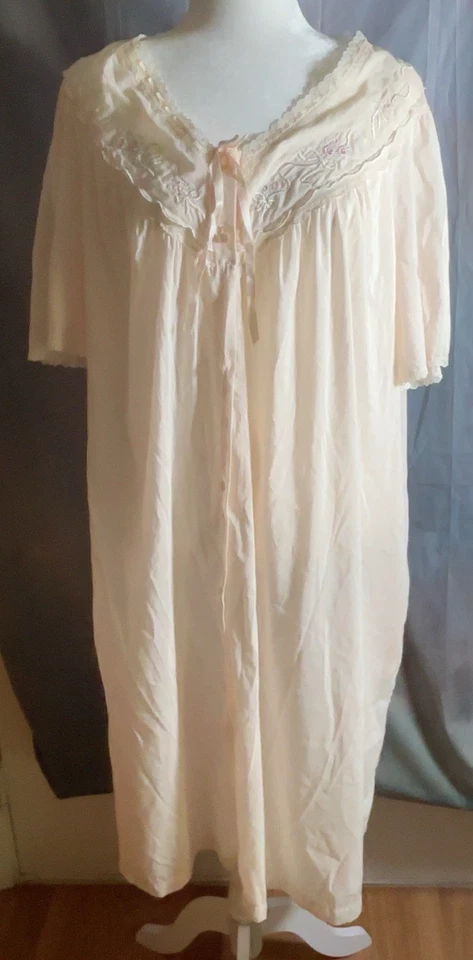 Bata de abrigo Vanity Fair de colección melocotón pálido con botones talla 2X pilling Foto 1 de 4