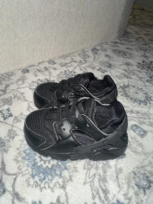 Nike Huarache Run тройной черный размер 5C кроссовки обувь ребенка ясельного возраста 704950-016 - Изображение 1 из 4