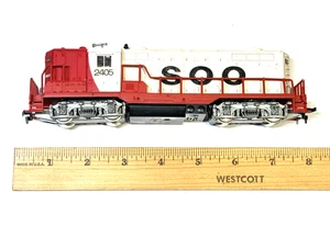 HO AHM Soo GP-18 Diesel Locomotive #2405 - Railroad Train Loco - Picture 1 of 6