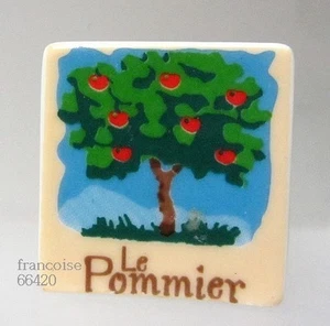 Fève de collection porcelaine / DE LA SERIE AUTOUR DE LA POMME / LE POMMIER - Picture 1 of 1