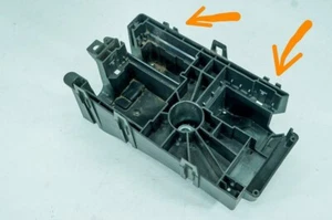 Cadillac XTS 13-17 OEM bahía de motor/fusible/relé/caja/base/fondo solo 5104 - Imagen 1 de 17