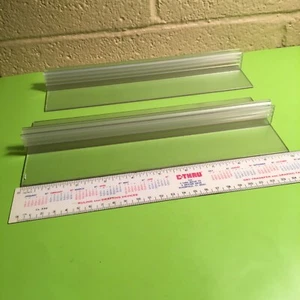 2 Schilderhalter, 12" breit Tischplatte Greifer Stil, für Wellpappschilder - Bild 1 von 10