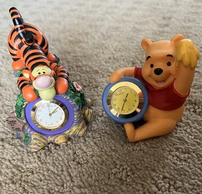 Reloj de Escritorio Disney Winnie The Pooh & Tigger AMBOS NECESITAN BATERÍA NUEVA No Funciona Foto 1 de 4