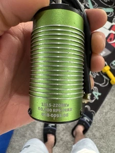 Castle Creations Cobra 8 25.2V Waterproof ESC w/1515 - 2200Kv V2 Brushless Motor - Picture 1 of 2