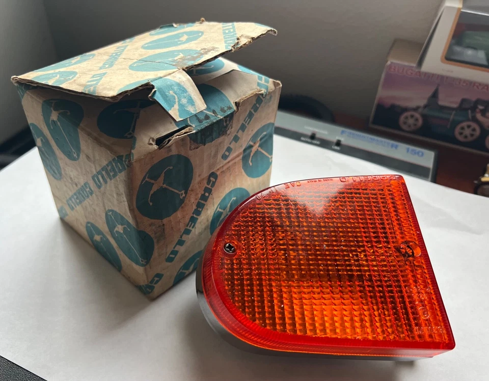 Luz indicadora delantera izquierda Ferrari 365GTC4 Ferrari Carello 16.301.717 funcionando Foto 1 de 4