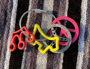 Scotty Cameron Mini Coins Crown Dog Peace Wheel Gummiertes Metall 4er Set 2024 - Bild 1 von 2