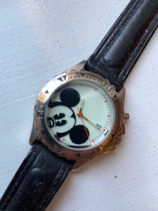 NEW UNISEX MICKEY MOUSE PEEK A BOO WATCH LIMITED EDITION DISNEY CHANNEL - Picture 1 of 4