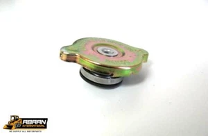 MAHINDRA TRACTOR RADIATOR CAP 000020867E05 / 005554649R91 - Picture 1 of 8