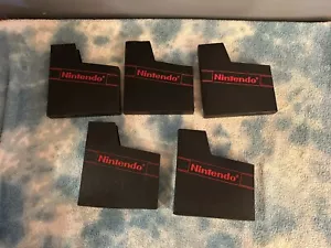 Nintendo NES Authentic Lot of 5 Red Logo Dust Covers Game Cases Hüllen - Bild 1 von 2