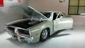 1:24 Dodge Ladegerät R/T 1969 Gold Druckguss Maisto G Maßstab Modellauto 1:25 - Bild 1 von 3