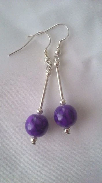 Selbstgemachte Ohrringe mit lila Glasstein, handgemacht, DIY - Bild 1 von 1