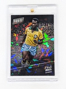 2017 Panini Black Friday Cracked Ice #40 Pelé /25 Brazil