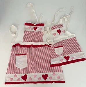 Valentine MOTHER DAUGHTER Matching APRONS Kitchen Baking Red Hearts Stripes NWOT - Picture 1 of 2