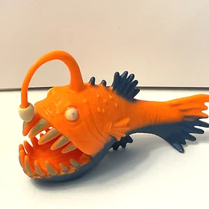 Figura Pescador Naranja y Azul 2016 PVC Juguete Pastel Topper Sealife Ocean - Imagen 1 de 11