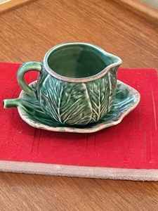 VINTAGE BORDALLO PINHEIRO CABBAGE GREEN CREAMER JUG WITH STAND NICE LOOKING SET - Picture 1 of 16