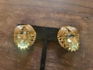 Vintage Signed West Germany Gold Tone Green Crystal Clip-On Earrings Peridot - Picture 1 of 12