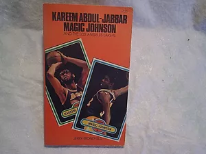 1981 KAREEM JABBAR MAGIC JOHNSON Los Angeles Lakers brossura, fronte carta, Earvin - Foto 1 di 6