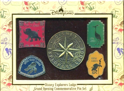 Conjunto de broches HKDL Disney Explorer's Lodge Jungle Book Finding Nemo UP Rei Leão na caixa - Imagem 1 de 2