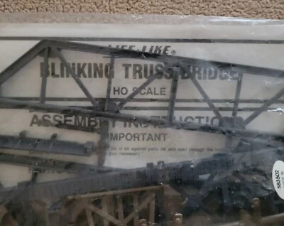 Life-like Blinking Truss Bridge HO NEW - Image 1 of 4