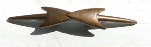 VINT. BRASS COLORED WHITE METAL DRAWER PULL HANDLE DOUBLE ARROW-UNIQUE SHAPE - Picture 1 of 5