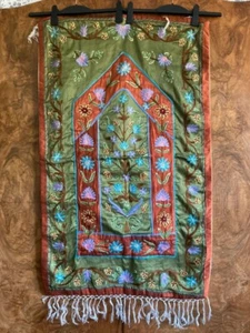 Asian Silk Floral Design Rug - 108cm x 68cm - Picture 1 of 9