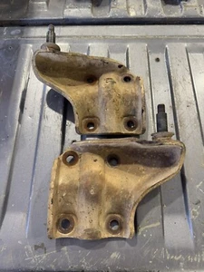 1989-1993 DODGE RAM 250 350 CUMMINS REAR LEAFSPRING SADDLE UBOLT / SHOCK MOUNTS - Picture 1 of 1