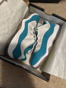 AIR JORDAN 11 RETRO LOW GS SIZE 1Y SAFARI WHITE TURBO GREEN VOLT 580521 143 - Picture 1 of 6
