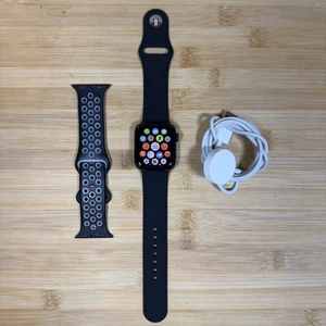 Apple Watch SE 2nd Generation - GPS - 40mm - Midnight - 84% BH - Picture 1 of 14