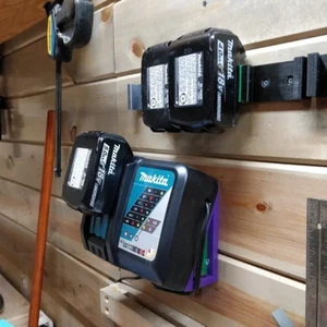 Support mural pour chargeur de batterie Makita DC18RC - Picture 1 of 5