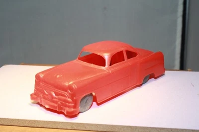 Juguetes Ford 1953-54 sedán Marx hechos en EE. UU. Foto 1 de 4