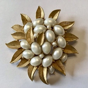VINTAGE KRONE TRIFARI SIGNIERT PERLE VIGNETTE BROSCHE Y4 - Bild 1 von 2