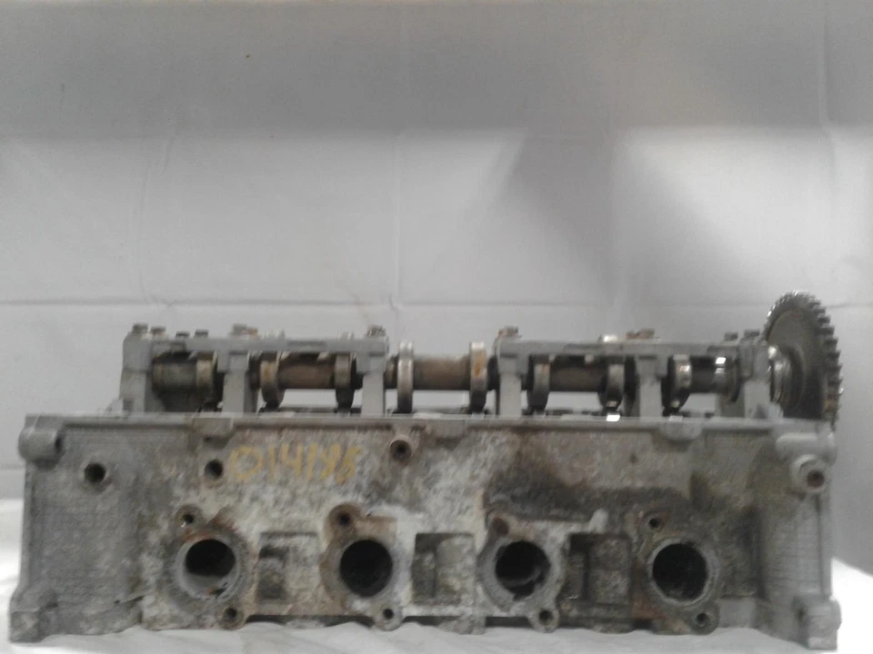 Used Right Engine Cylinder Head fits: 1995 Ford Thunderbird 8-280 4.6L Right Gra Foto 1 de 4