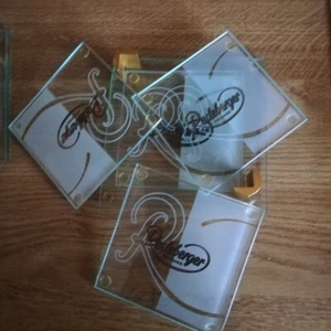 Glas-Untersetzer "Radeberger" mit Aufbewahrungshalterung unbenutzt - Bild 1 von 3